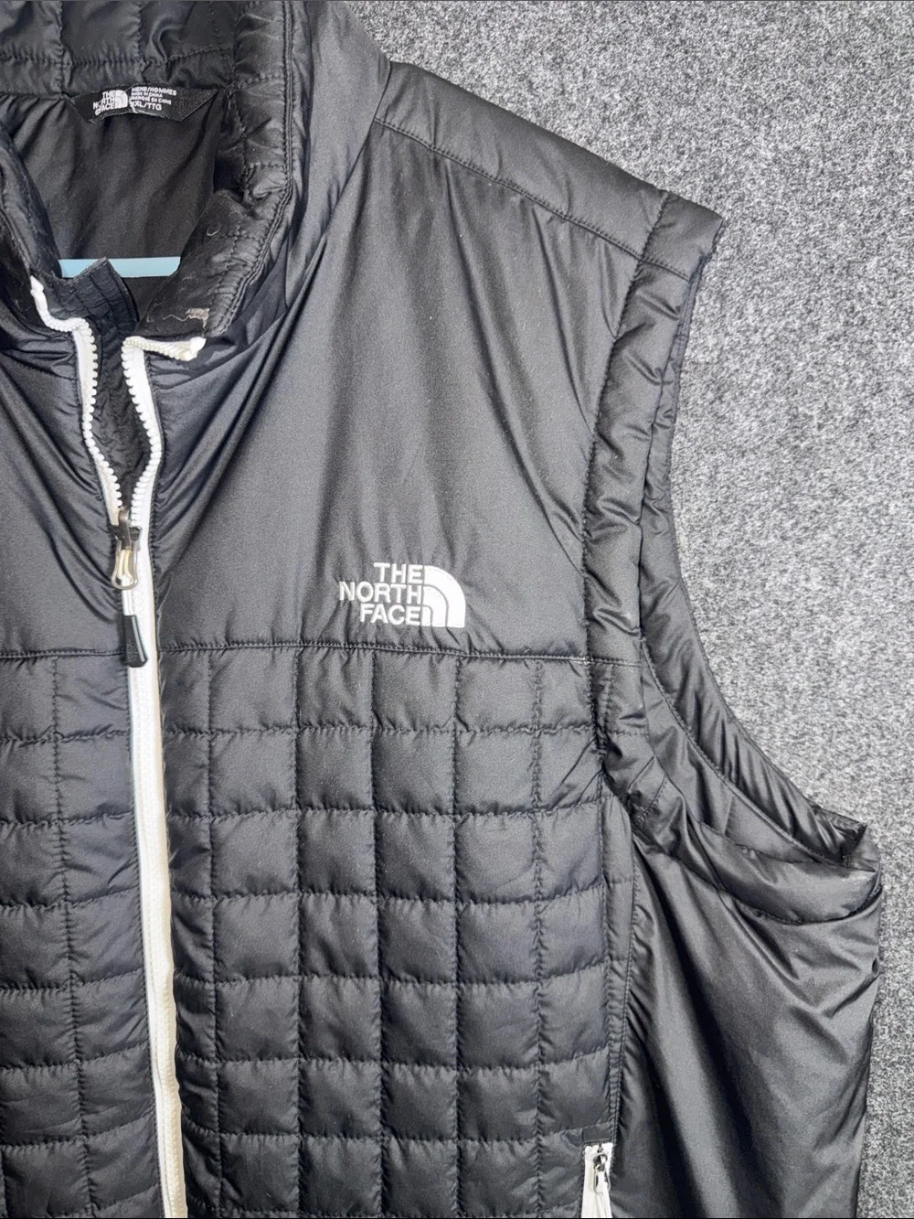 The North Face Black Quilted Insulated Men's Vest with Contrast Zipper